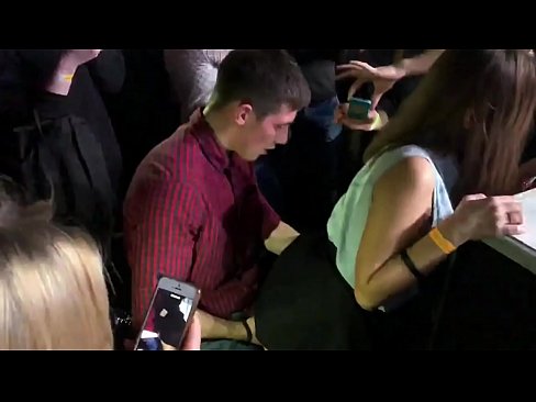 ❤️ Feusuaiga moni i se fale kalapu a Rusia. O le teine ​​Rusia e 18-tausaga le matua i totonu o le anus ma le va'a na fusu i totonu o se fale kalapu ❤️ Vitio feusua'iga